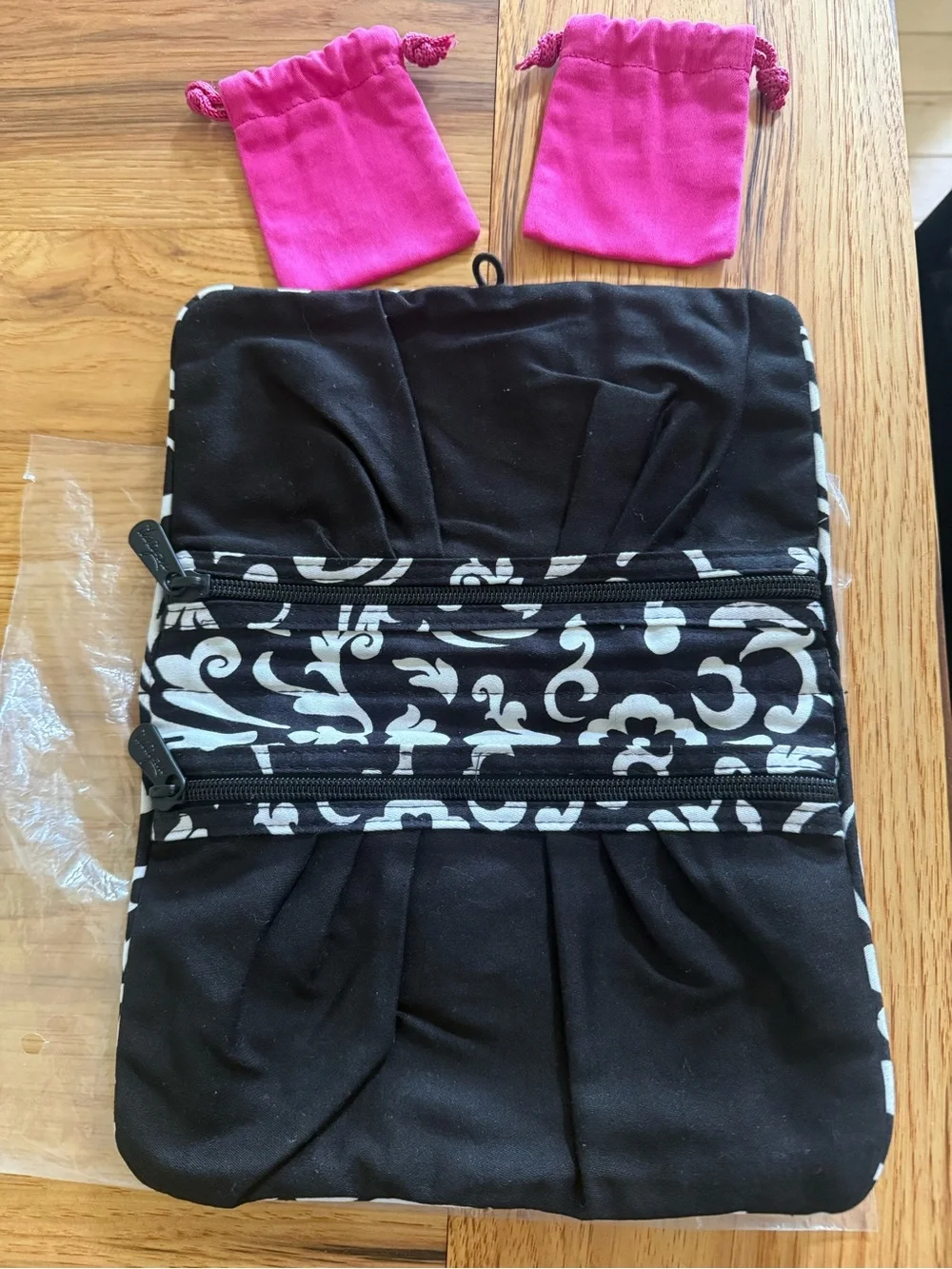 Thirty-one jewelry roll bag